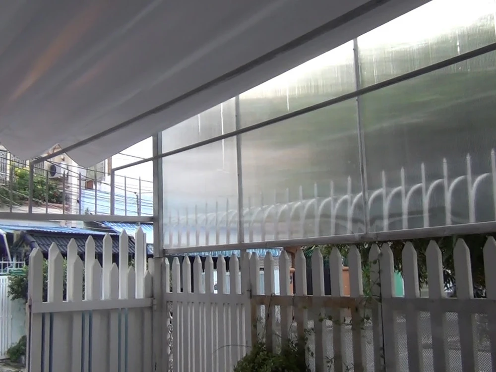 Khu vực treo lồng chim ở nhà anh L. bị kẻ trộm đột nhập. 